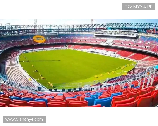 诺坎普第三层看台顶棚安装完成在即